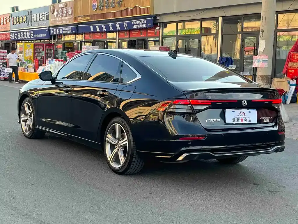 Honda Accord — фото 9