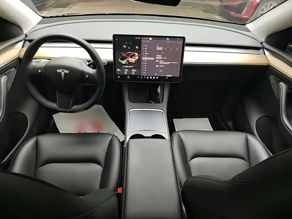 Tesla Model Y — фото 4