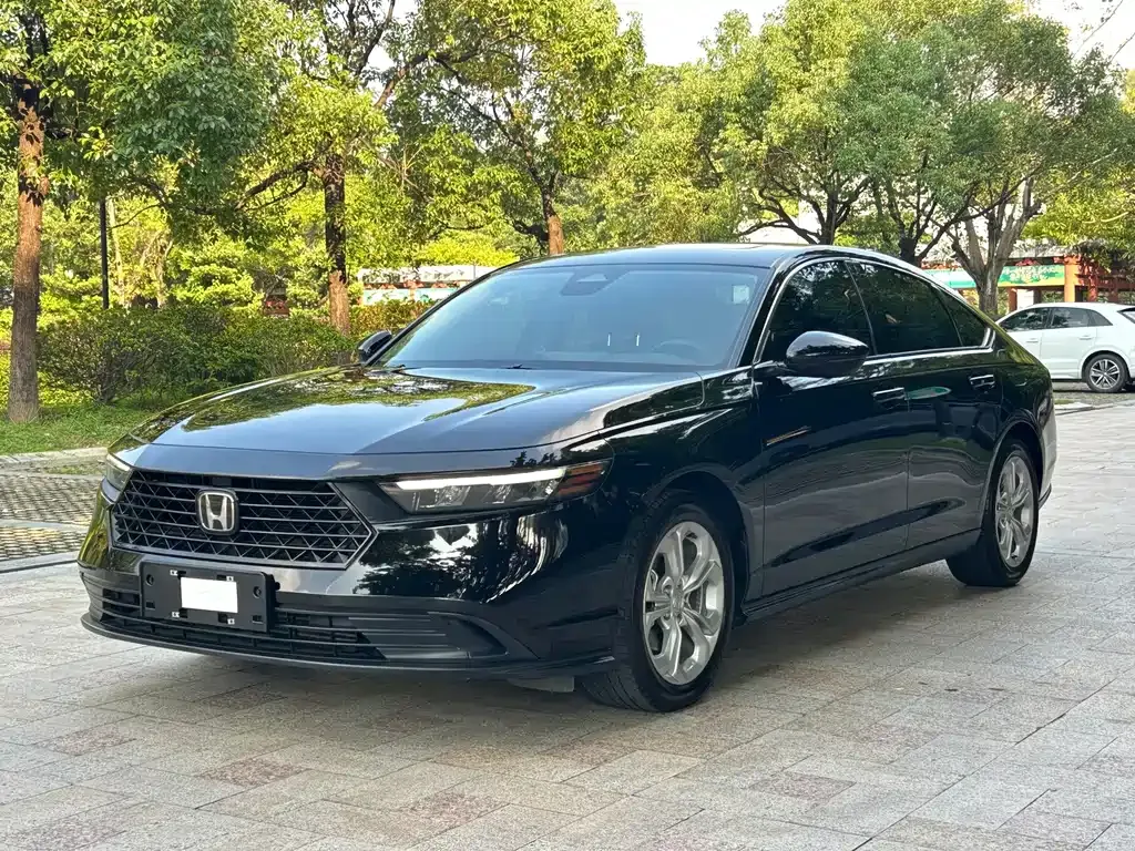 Honda Accord — фото 1