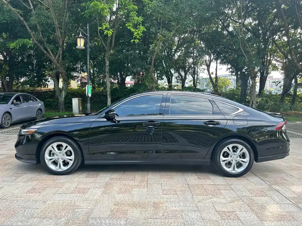 Honda Accord — фото 9
