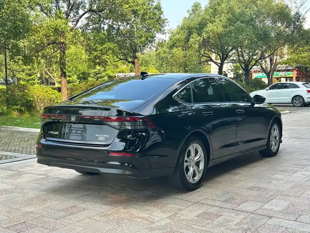 Honda Accord — фото 10