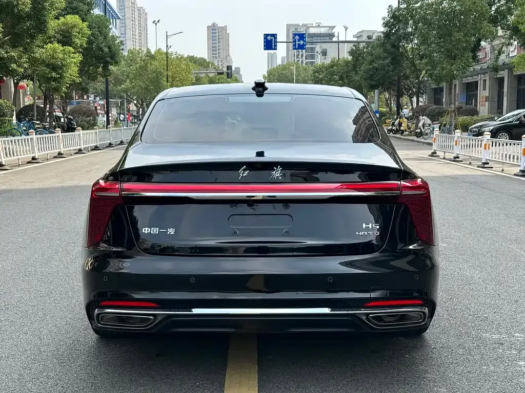 Hongqi H5 — фото 10
