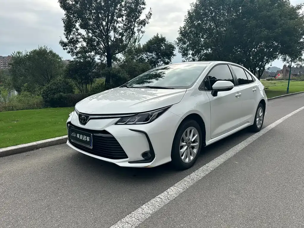 Toyota Corolla — фото 1