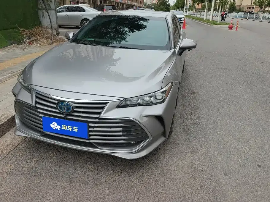 Toyota Avalon — фото 1