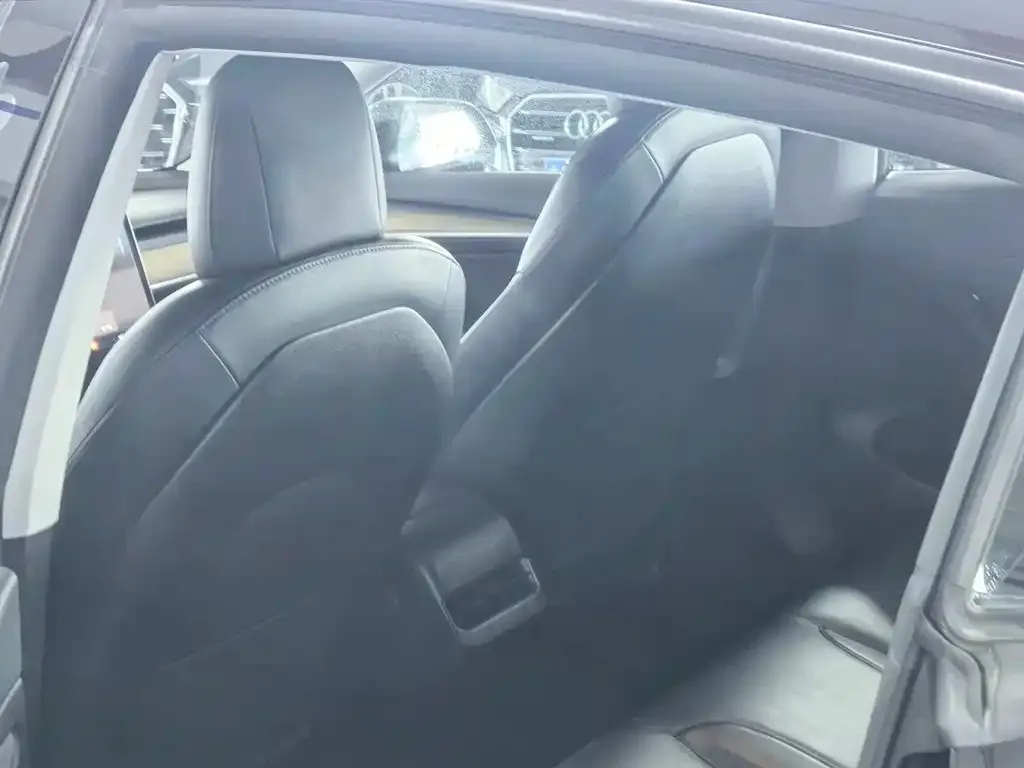 Tesla Model 3 — фото 2