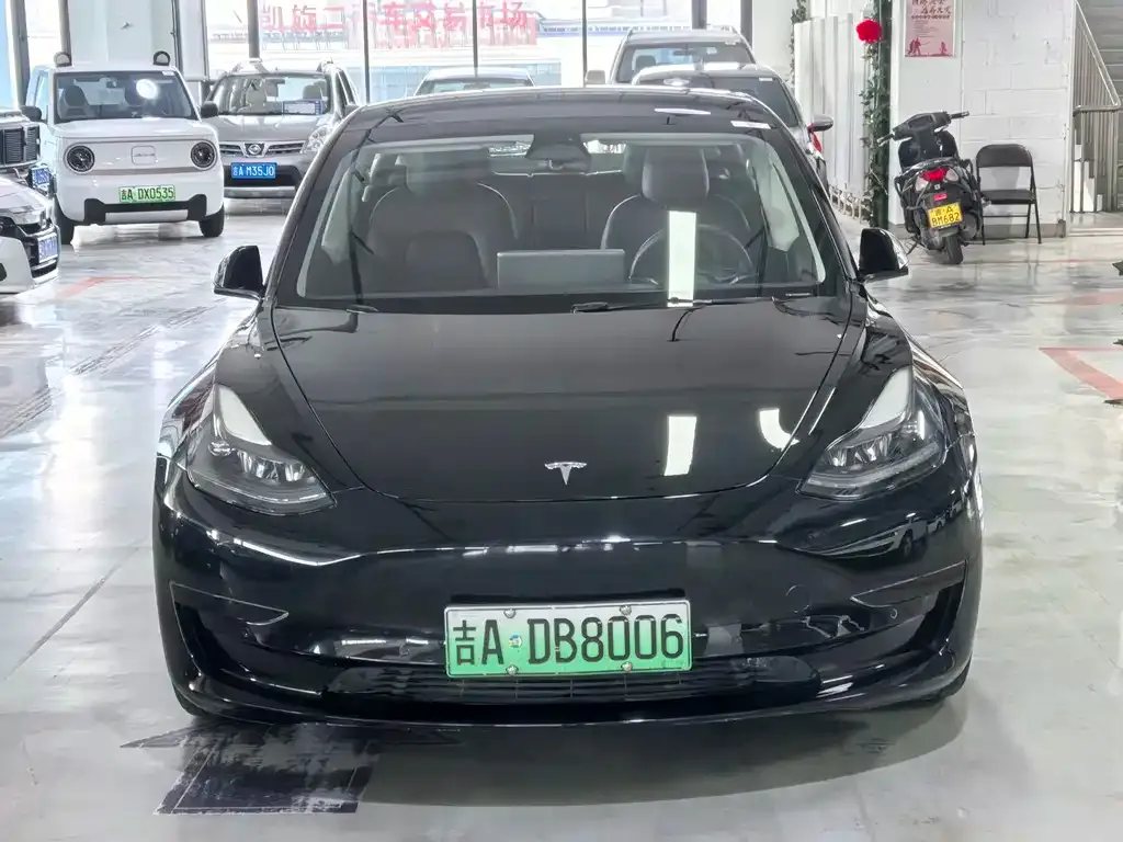 Tesla Model 3 — фото 9