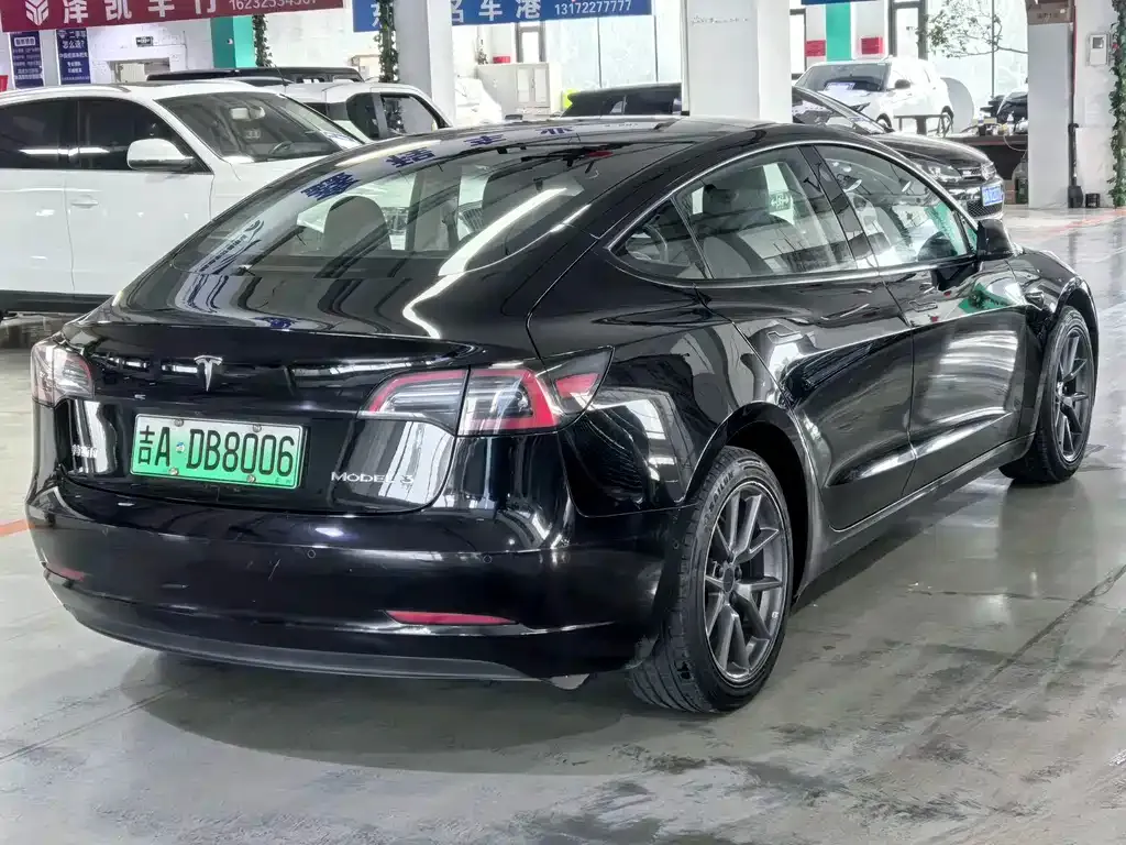 Tesla Model 3 — фото 10