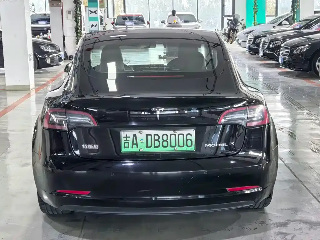 Tesla Model 3 — фото 8