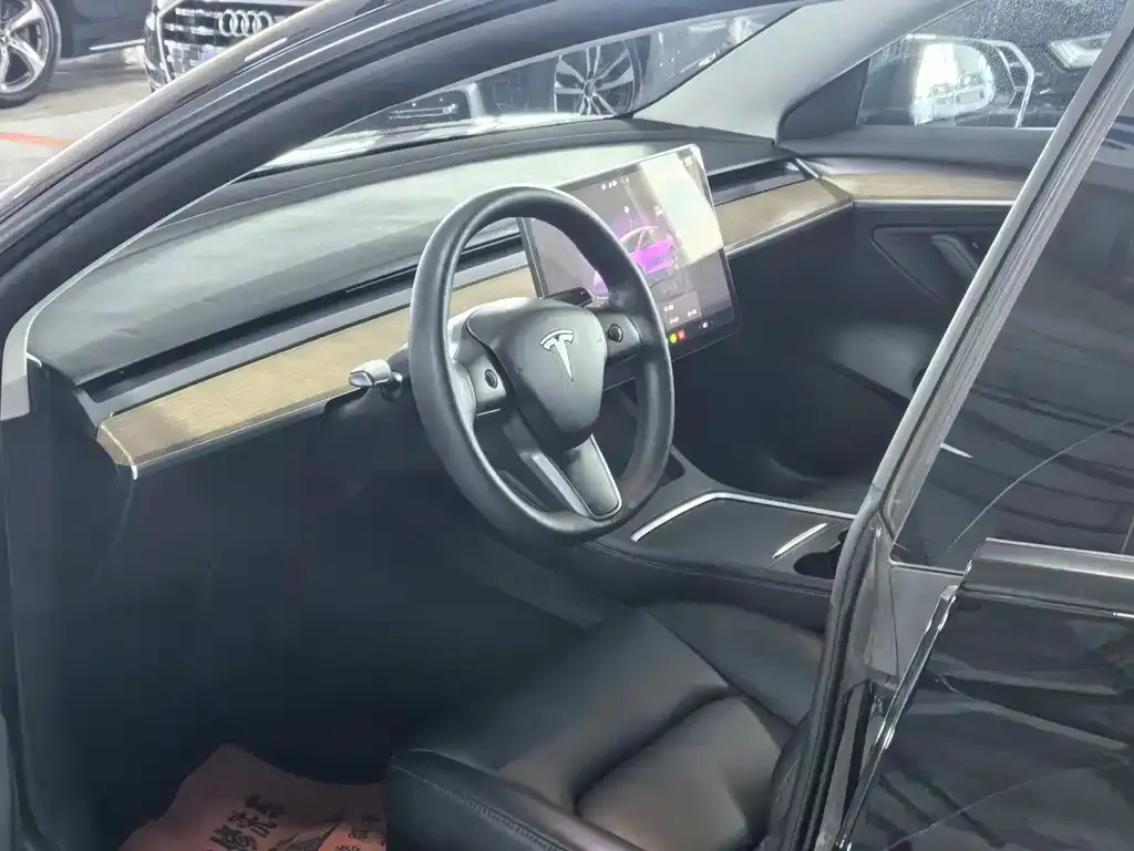 Tesla Model 3 — фото 4