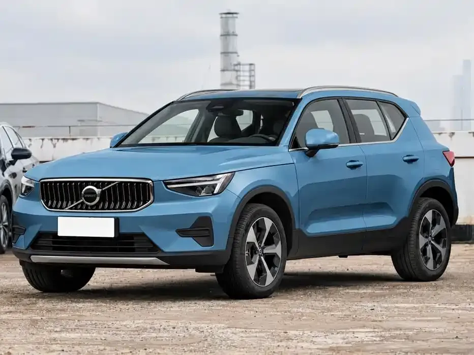 Volvo XC40 — фото 1
