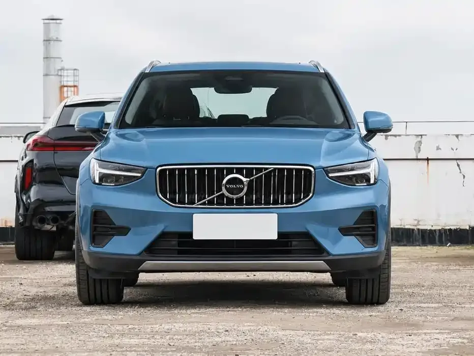 Volvo XC40 — фото 8