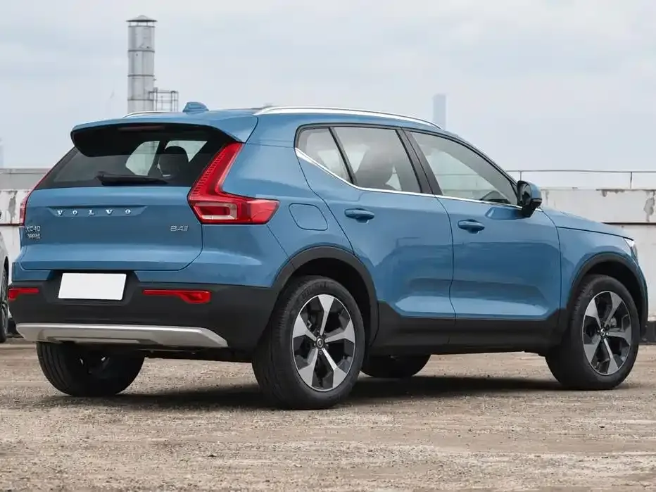 Volvo XC40 — фото 7