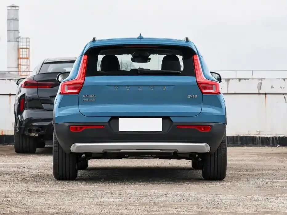 Volvo XC40 — фото 6