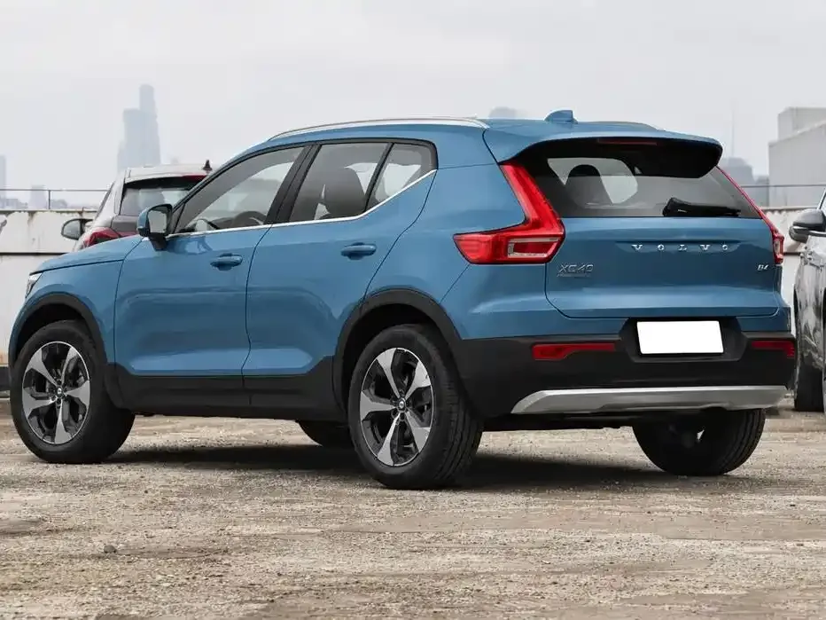 Volvo XC40 — фото 10
