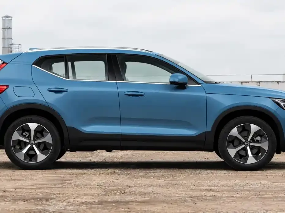 Volvo XC40 — фото 2