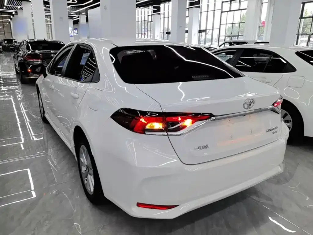 Toyota Corolla — фото 6