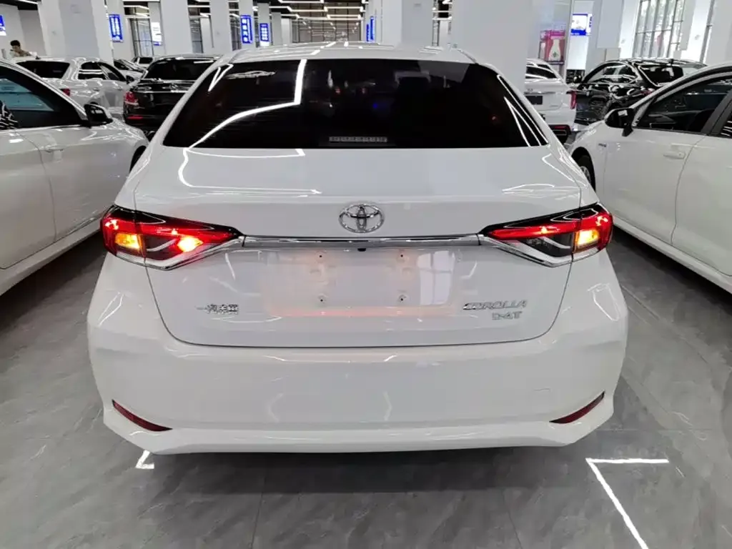 Toyota Corolla — фото 7
