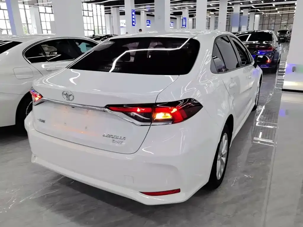 Toyota Corolla — фото 10