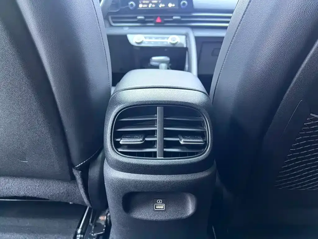 Hyundai Elantra — фото 9