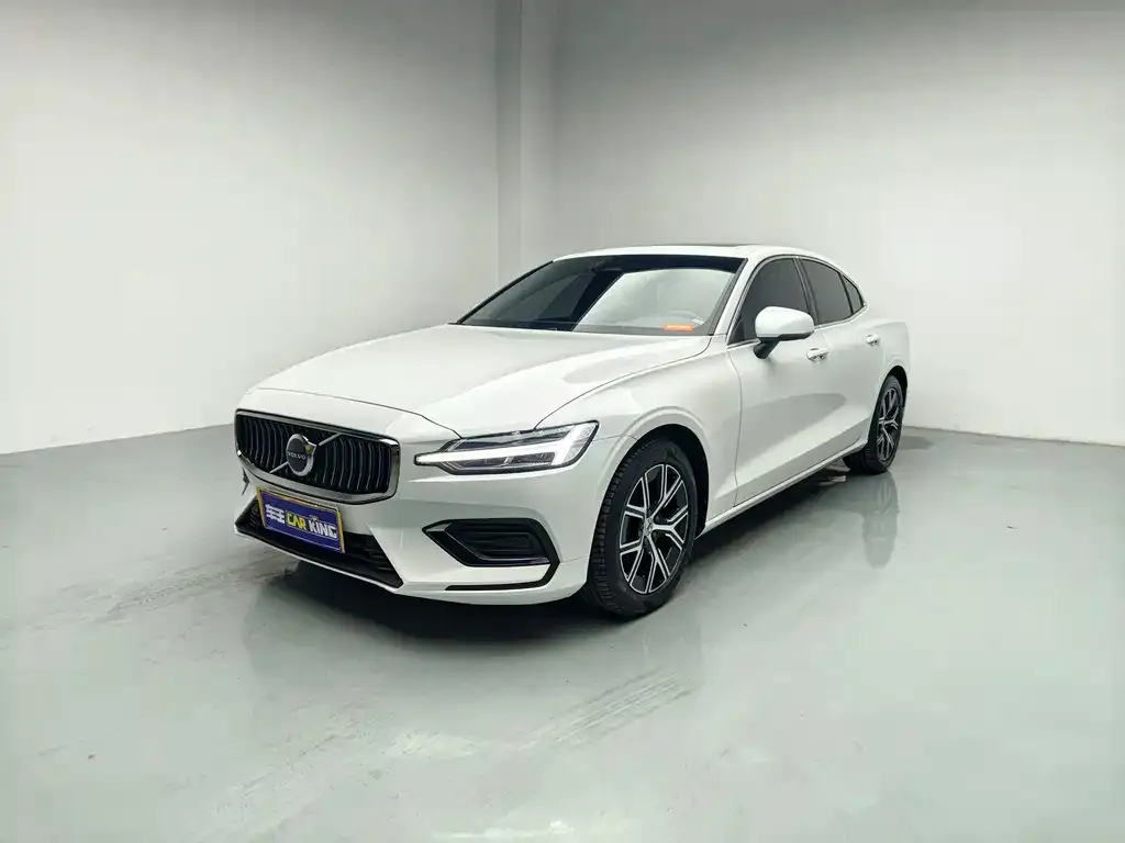 Volvo S60 — фото 1