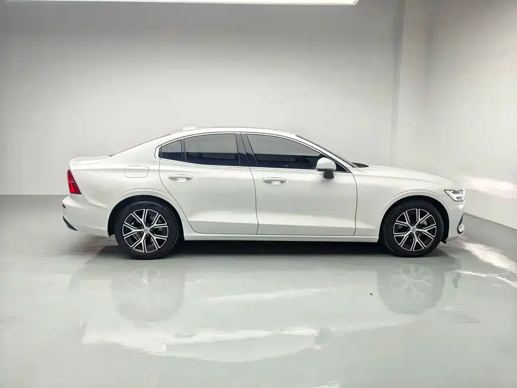 Volvo S60 — фото 5