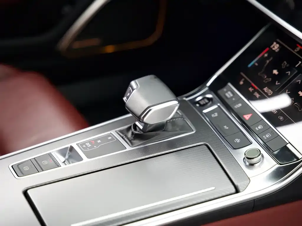 Audi A7L — фото 2