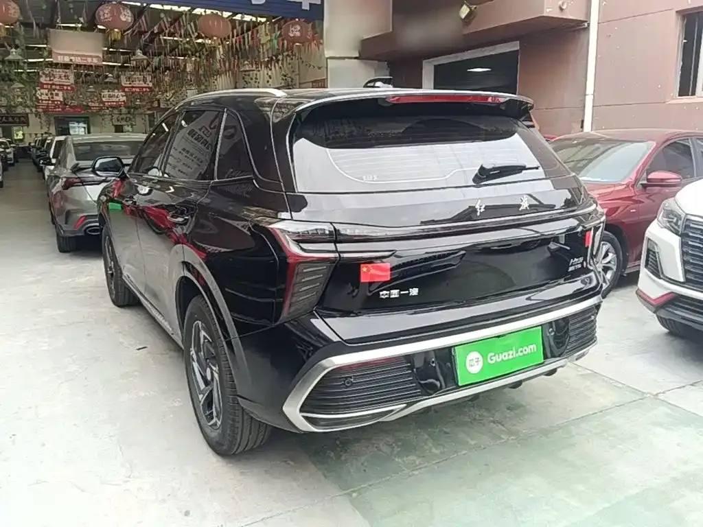 Hongqi HS3 — фото 3
