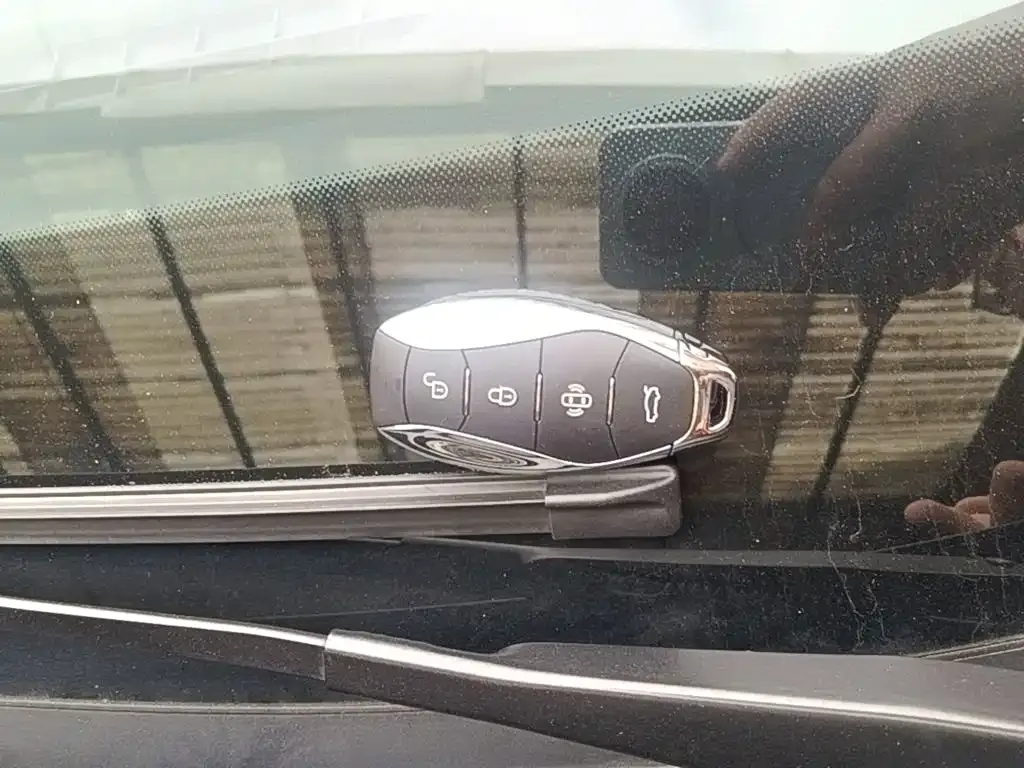 Hongqi HS3 — фото 7