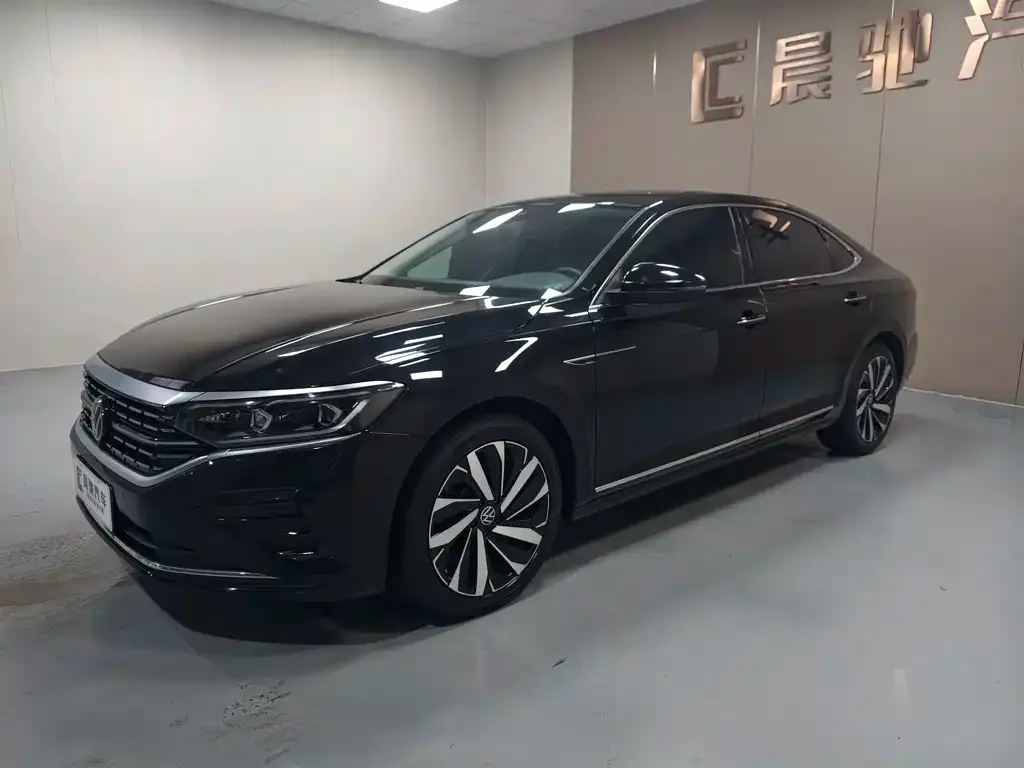 Volkswagen Passat — фото 1