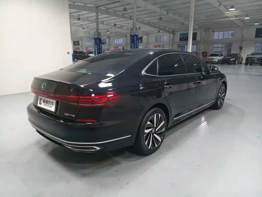 Volkswagen Passat — фото 8