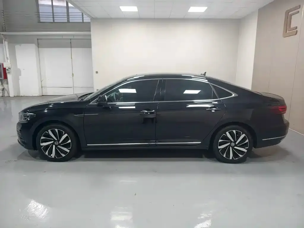 Volkswagen Passat — фото 10