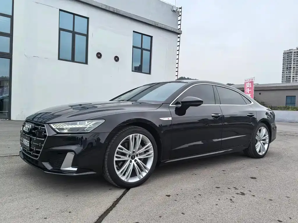 Audi A7L — фото 1