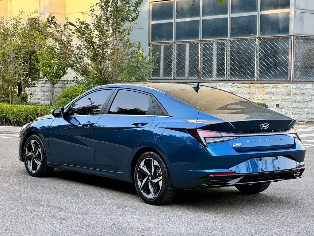 Hyundai Elantra — фото 6