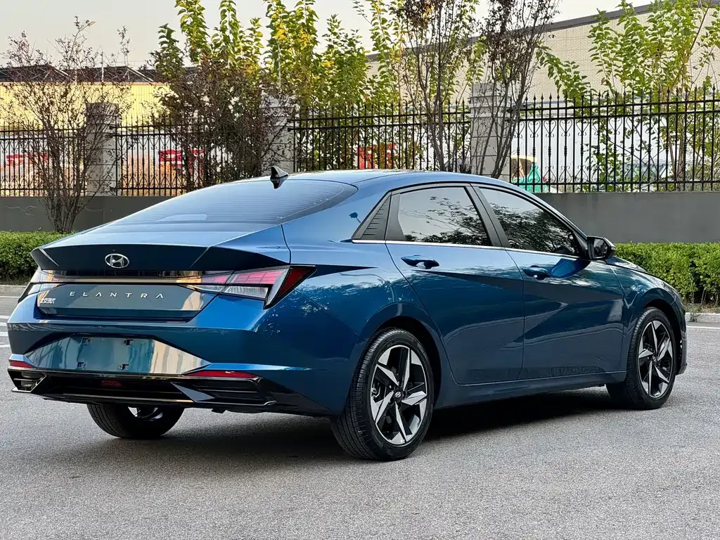 Hyundai Elantra — фото 9