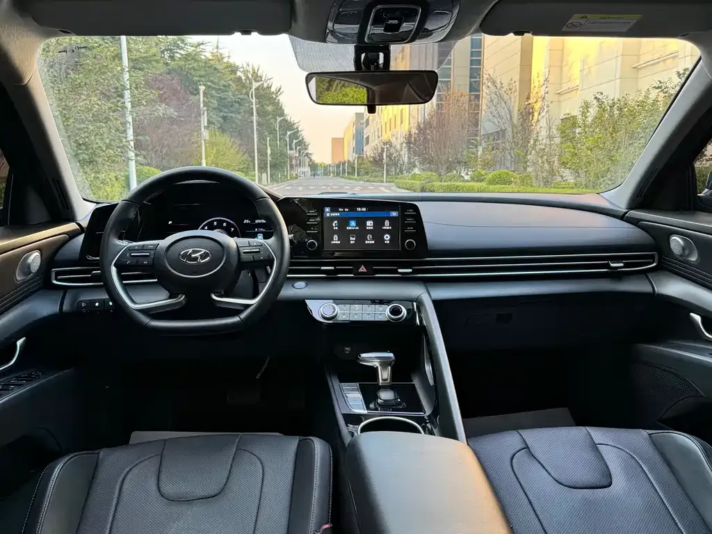 Hyundai Elantra — фото 3