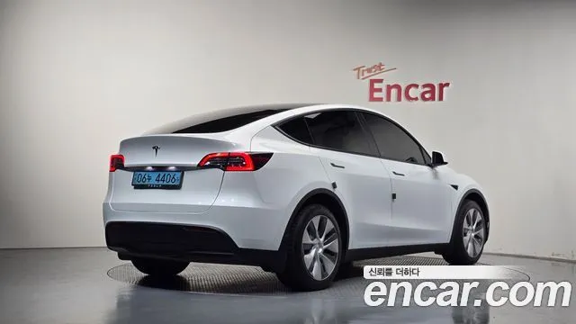 Tesla Model Y — фото 3