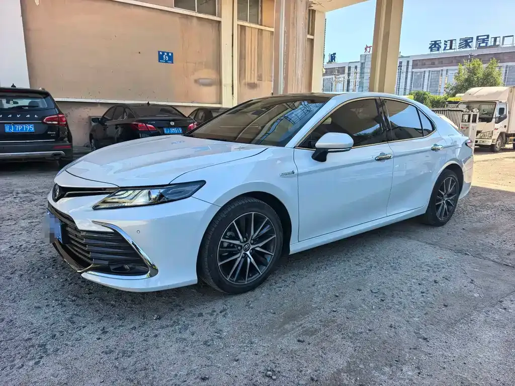 Toyota Camry — фото 4