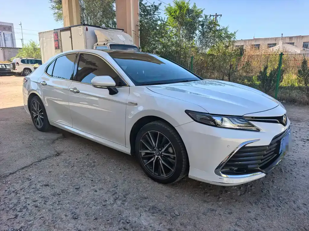 Toyota Camry — фото 3