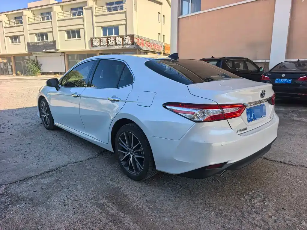 Toyota Camry — фото 7