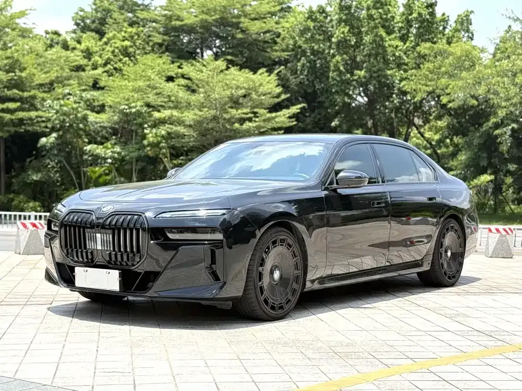 BMW 7 Series — фото 1
