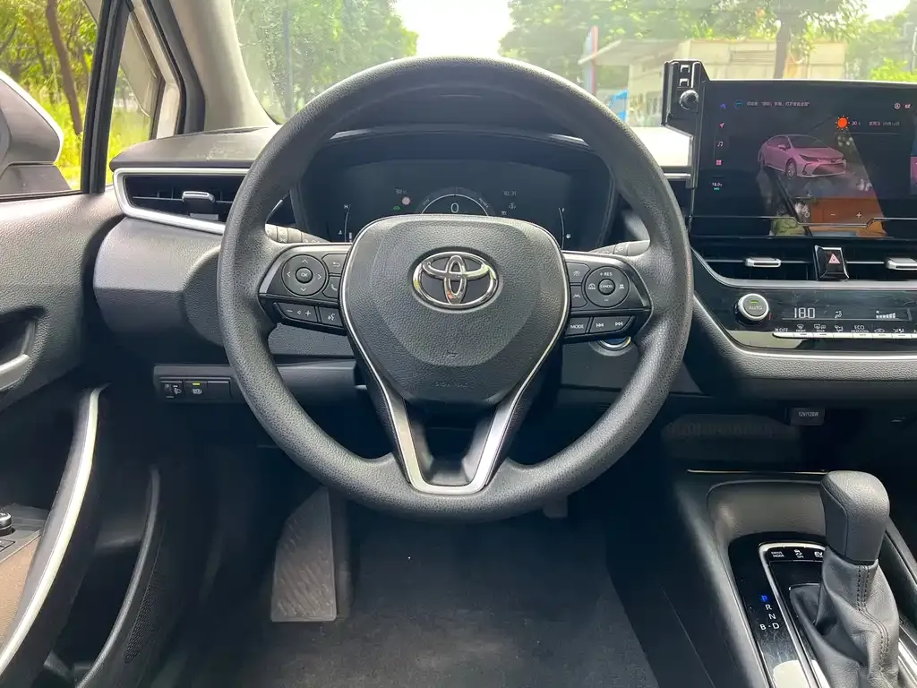 Toyota Corolla — фото 9