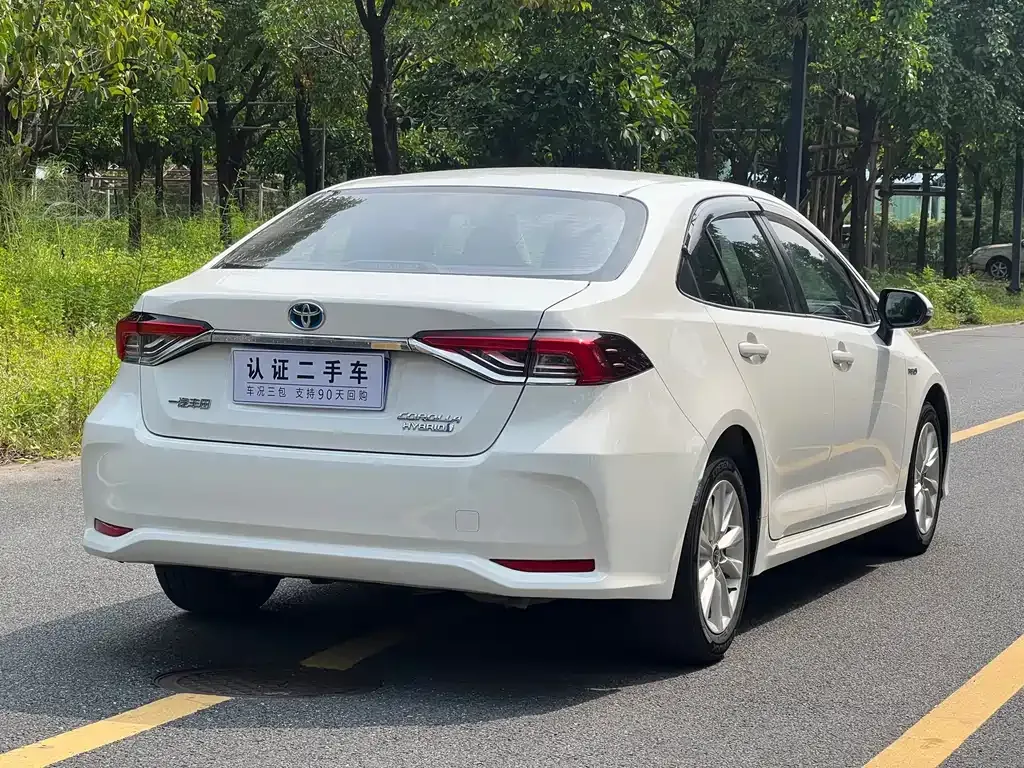 Toyota Corolla — фото 7