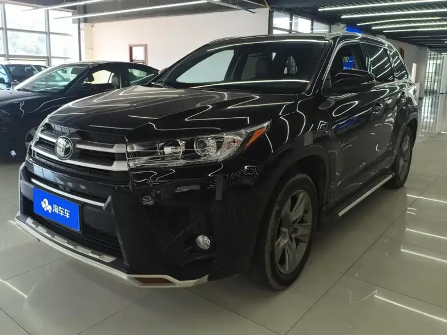 Toyota Highlander — фото 1