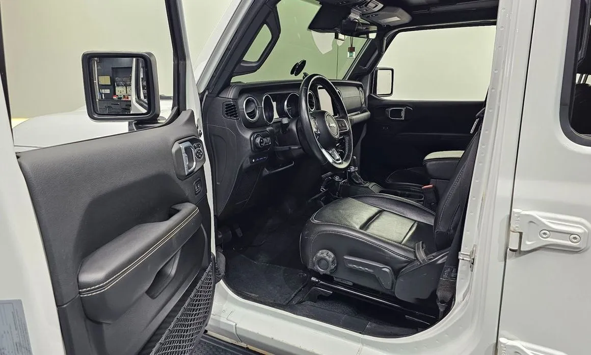 Jeep Wrangler — фото 8