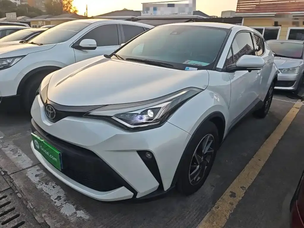 Toyota C-HR — фото 1
