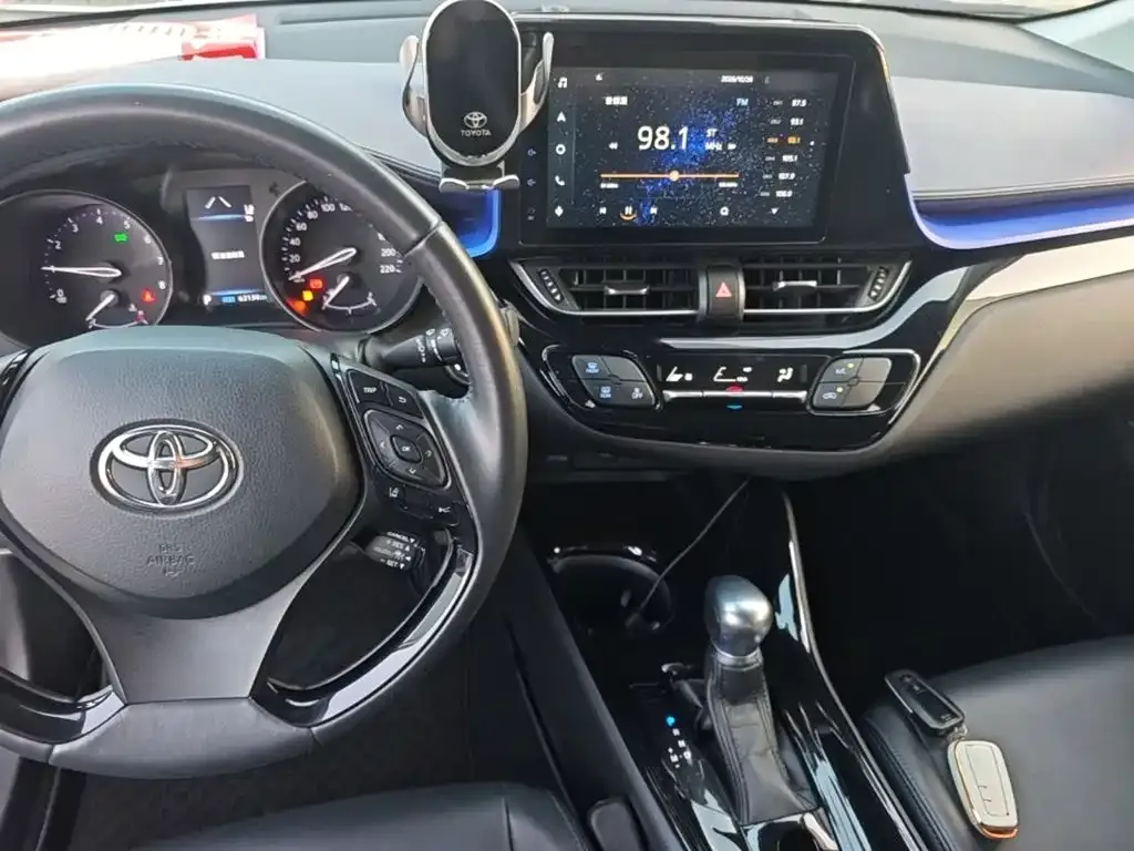 Toyota C-HR — фото 7