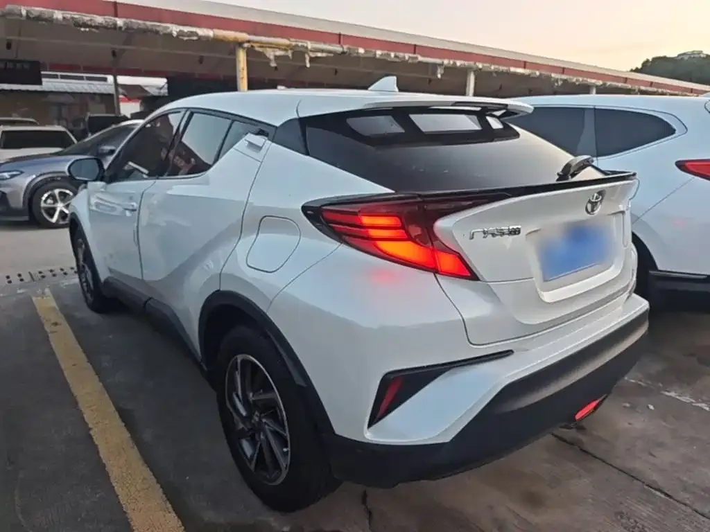 Toyota C-HR — фото 2