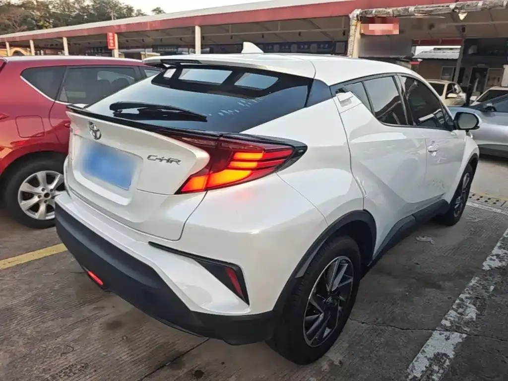 Toyota C-HR — фото 4
