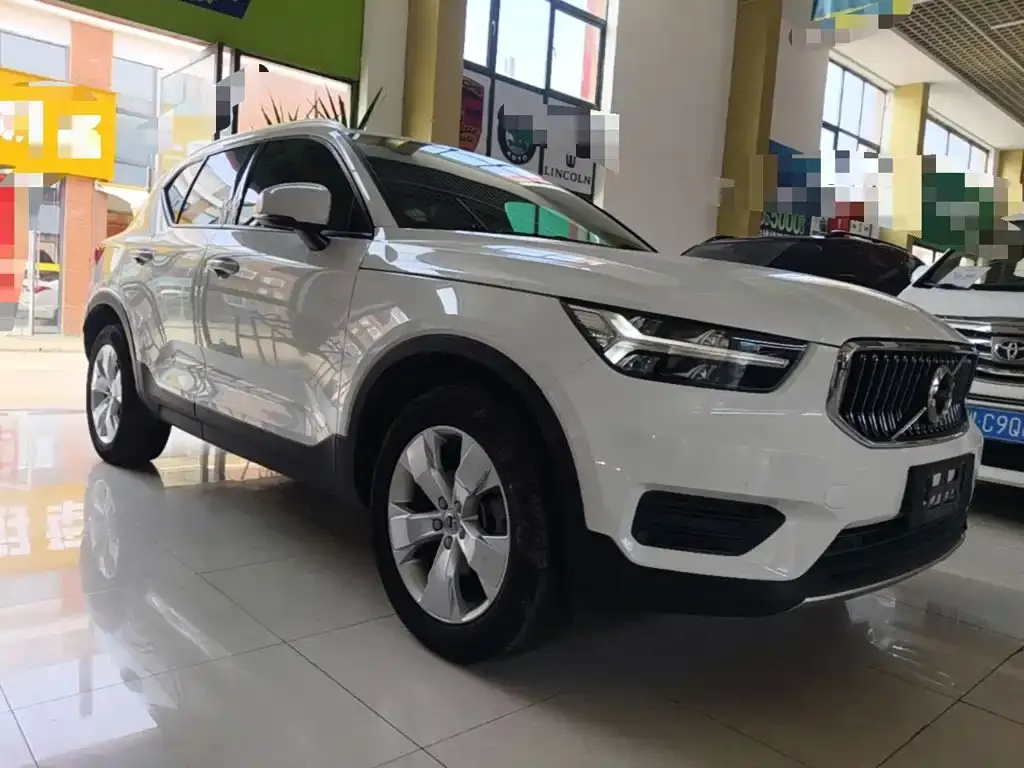 Volvo XC40 — фото 3