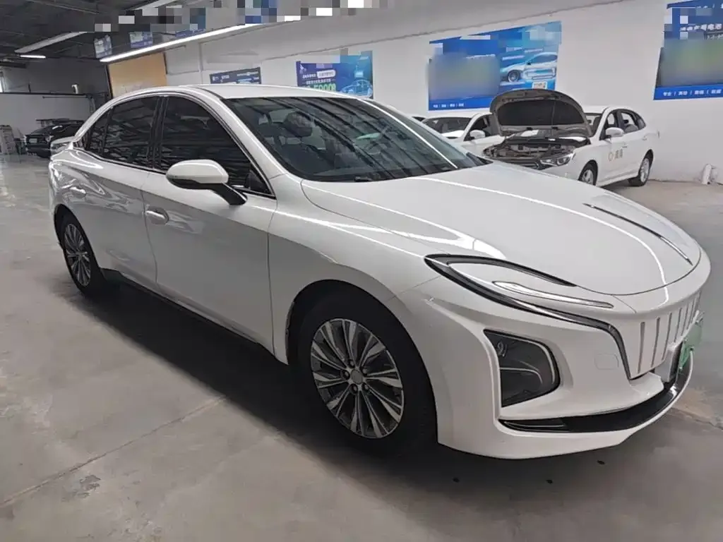 Hongqi E-QM5 — фото 7